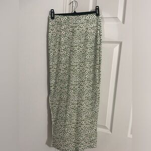 Bodycon floral green maxi skirt 2/$25❤️